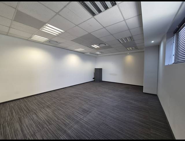 61M² OFFICE TO LET IN SANDTON CENTRAL